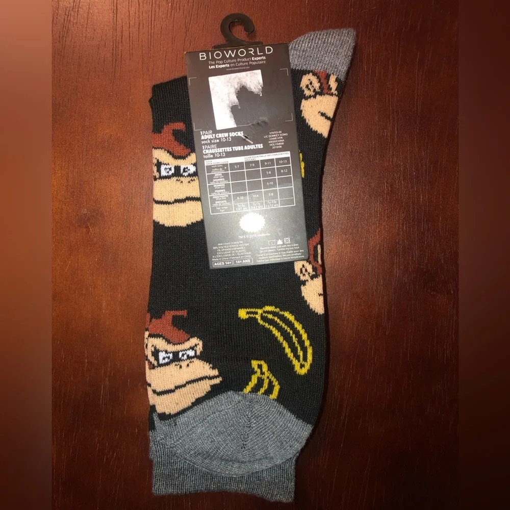 DONKEY KONG NOVELTY CREW SOCKS NWT MEN’S SHOE SIZE 8-12
